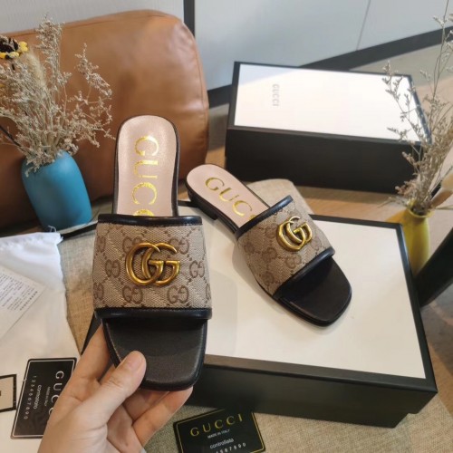 Replica Gucci Slide Sandals In GG Matelasse Canvas